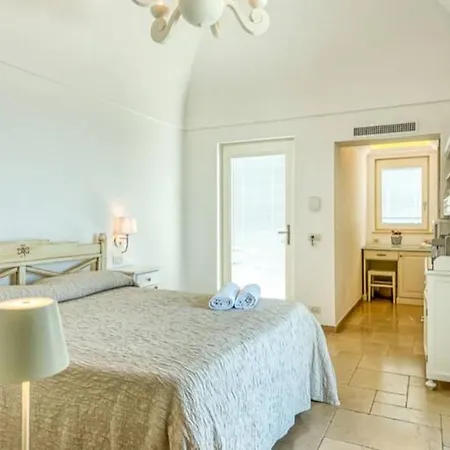 Dalessandro Анакапри